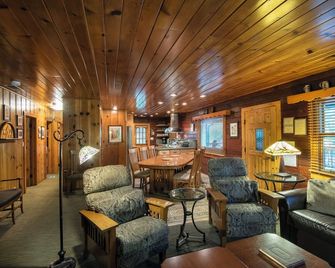 Sugar Pine Suite - Wawona - Salon