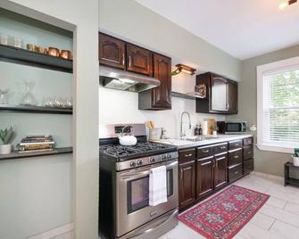 Historic Home in Ohio City Near W25! - Cleveland - Cocina