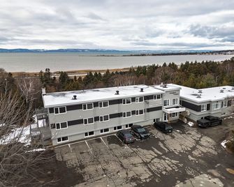 Complexe la Falaise - Riviere du Loup - Bina