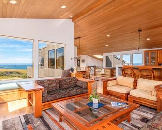 Ocean Retreat - The Sea Ranch - Living room