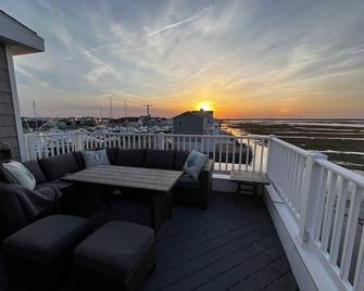 \'Bay Dream\' Avalon - 360 Views - Hot Tub - Roof Deck - Bike To Beach - Avalon - Balcony