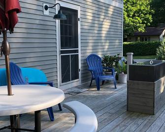 Leland Home, Only Blocks from Downtown. - Leland - Patio