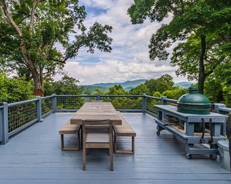 The Red House: Panoramic Views and Walk to Town - Highlands - Balkon