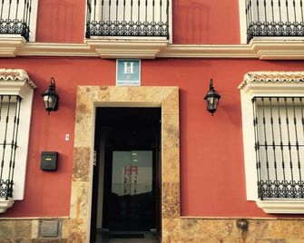 Hostal Pilas Alcarayón - Pilas - Edificio