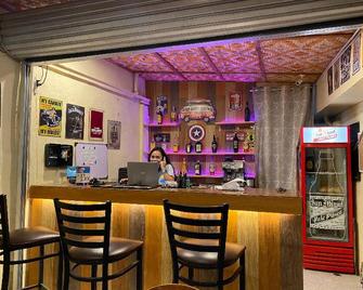 West Coast Beach House - Moalboal - Bar