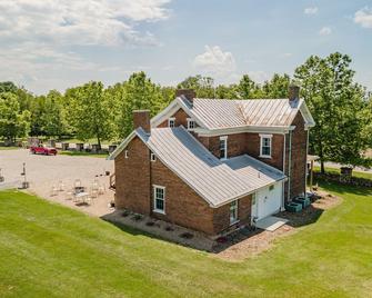 Wild Acres Farm, Fishery and Hunting Preserve - Lodge - Fredericktown - Building