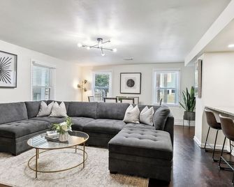 Colonial Getaway in Mid-City NOLA Steps to Trolley & 3Miles to French Quarter - Nueva Orleans - Sala de estar