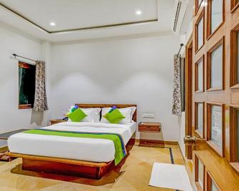 Treebo Chandrangan Excellency 1 Km From Jaisalmer Fort - Jaisalmer - Bedroom