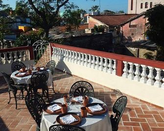 Hostal Casa Tata - Caibarién - Balcón