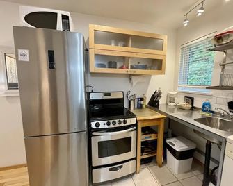 West Coast Cabin - Ucluelet - Kitchen