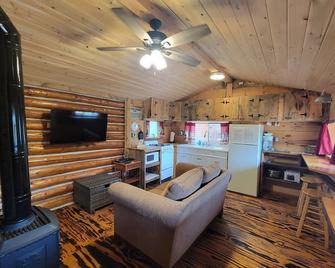 Cottage #4 On Autrain River Near Lake Superior Beach, Pictured Rocks, Waterfalls - Munising - Wohnzimmer