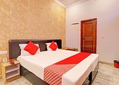 OYO Flagship Hotel Anant - Lucknow - Bedroom