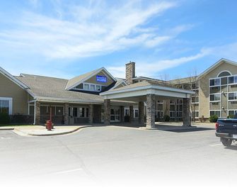 Amerivu Inn & Suites - Waconia - Waconia - Edificio