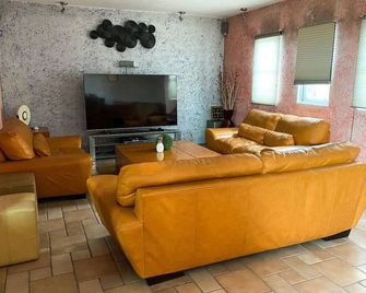 Cozy House | Huge Yard | Free Parking - San Pedro Totoltepec - Sala de estar