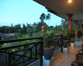 D' Kubu Pratama Homestay - South Kuta - Ban công