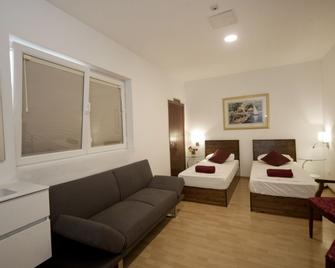 Marco Polo Party Hostel - San Ġiljan - Schlafzimmer