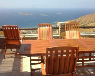 Eco friendly house (electricity and hot water from the Sun), water well for the - Kypri - Patio