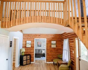 Big Brimstone Cabin W/ Mountain Views for Miles - Huntsville - Sala de estar