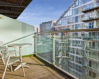 City Centre 1b With Free Private Parking & Balcony - Prestwich - Balcone