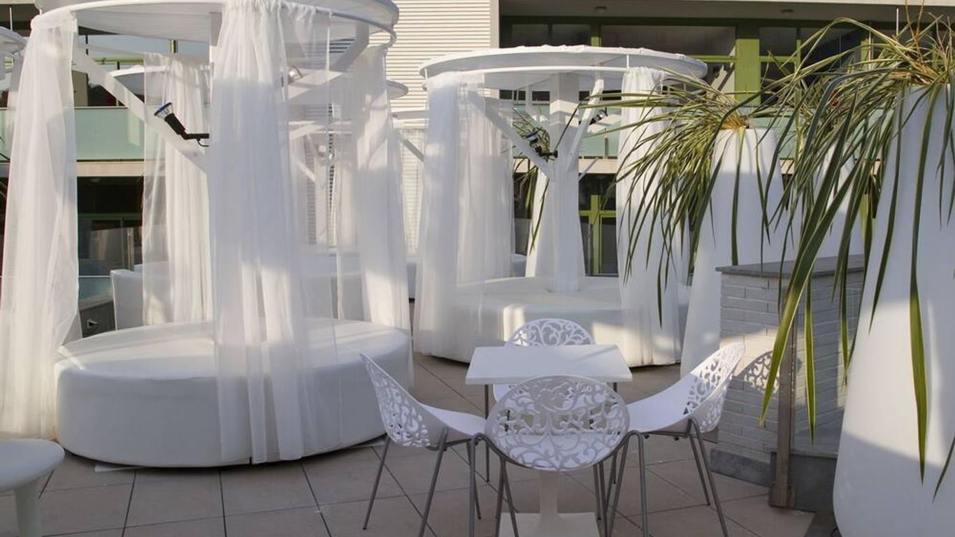 Four Elements Suites Aparthotel