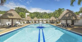 Hotel Santa Barbara - Villavicencio - Bể bơi