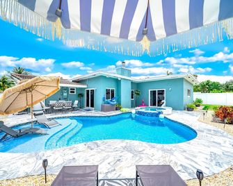 Heated Pool & Hot Tub! Air Hockey+Close To Beach! - Fort Lauderdale - Pool