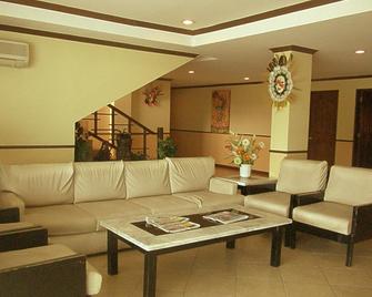 Mo2 Days Inn - Bacolod - Lobby