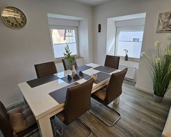 new large apartment on the first floor - Neresheim - Eetruimte