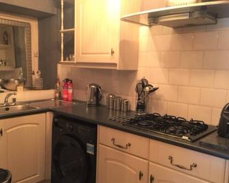 The Clacks Rustic Abode - Tillicoultry - Kitchen