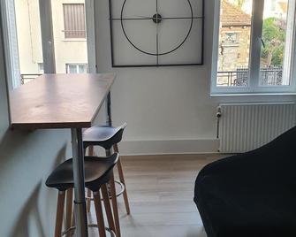 Apartment Near The Marne - La Ferté-sous-Jouarre - Restaurant