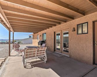 2 Mi to Lake Home with Fire Pit in Arizona! - Lake Havasu City - Balcony