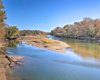 Waterfront Deck Home on Ouachita River! - Arkadelphia