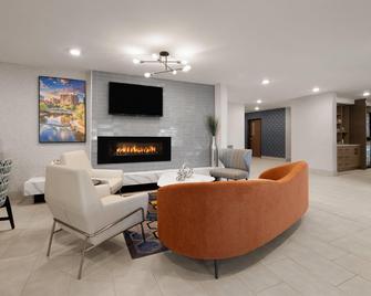 La Quinta Inn & Suites by Wyndham Greenville Woodruff Rd - Greenville - Lobby