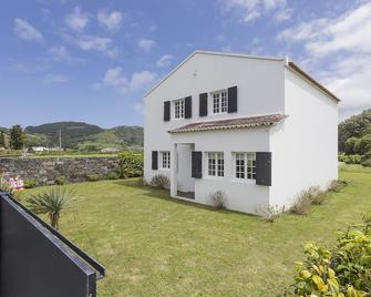 Casa das Camélias - Family Villa by the lagoon - Sete Cidades - Building