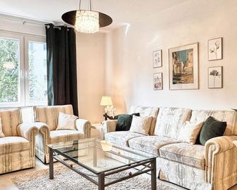 Centrally located near Essen main station and the University of Duisburg-Essen - Essen - Sala de estar
