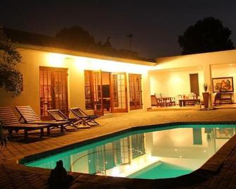 Fynbos Guest House Riversdale - Riversdale - Zwembad