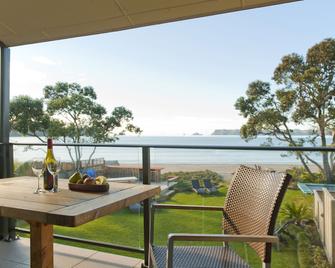 Beachfront Resort - Whitianga - Balcón