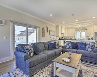 Long Branch Home Less Than 1 Mi to Beach! - Long Branch - Wohnzimmer