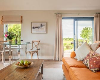 Elegant luxurious cottage - The Dove House - Ipswich - Living room