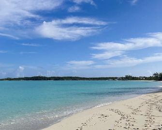 Extraordinary efficiency apartment w/kitchenette - Farmer’s Hill - Plage