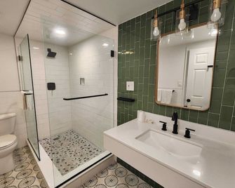 Westview Motel - Норт-Берген - Ванна кімната