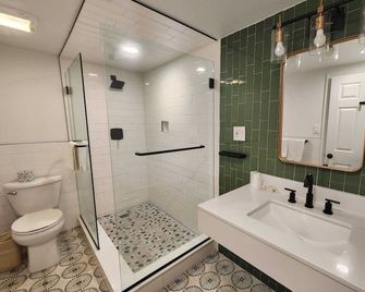 Westview Motel - Норт-Берген - Ванна кімната