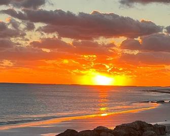 Pristine white sand beachfront condo in Freeport, Grand Bahama. New Owners. - Freeport