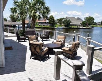 New Orleans Area Private 4BR waterfront home! Swim Boat Grill !!!!! - Slidell - Patio