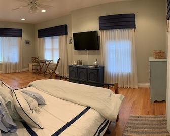 First Floor Studio Apartment in Historic Chestertown - Chestertown - Bedroom