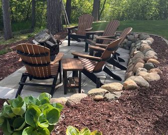 Quiet and cozy cabin located on the white fish chain. - Pine River - Patio