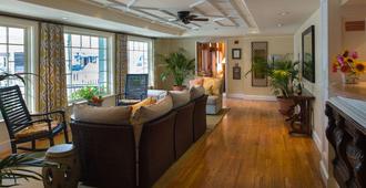 Mansion House Inn And Spa - Vineyard Haven - Living room