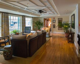 Mansion House Inn And Spa - Vineyard Haven - Living room