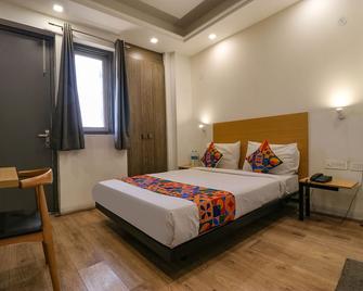 Fabhotel The Chaitanyas - Narela - Bedroom