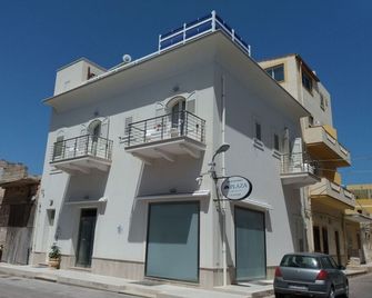 Bed & Breakfast Plaza - Lampedusa - Building